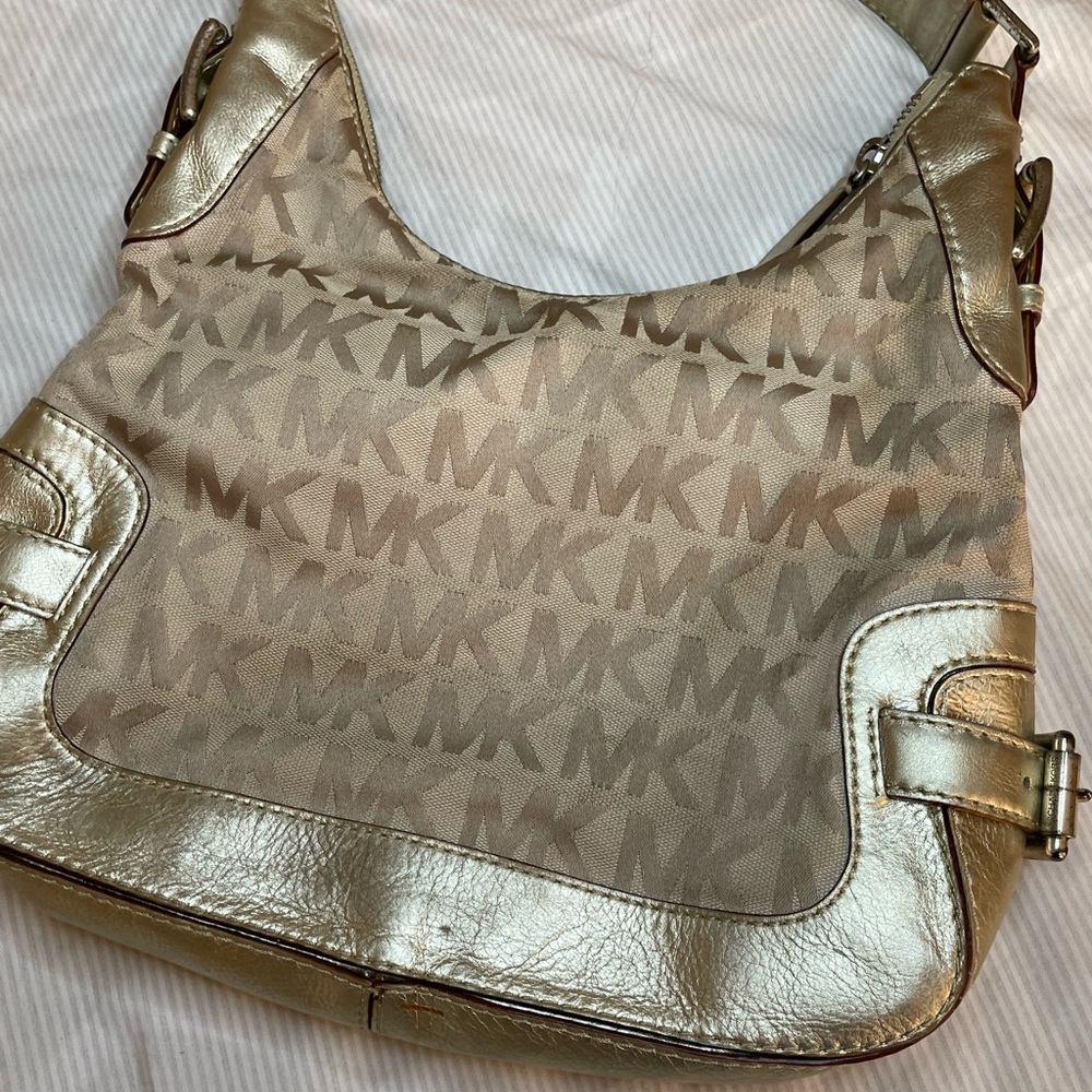 Much kors hand bag